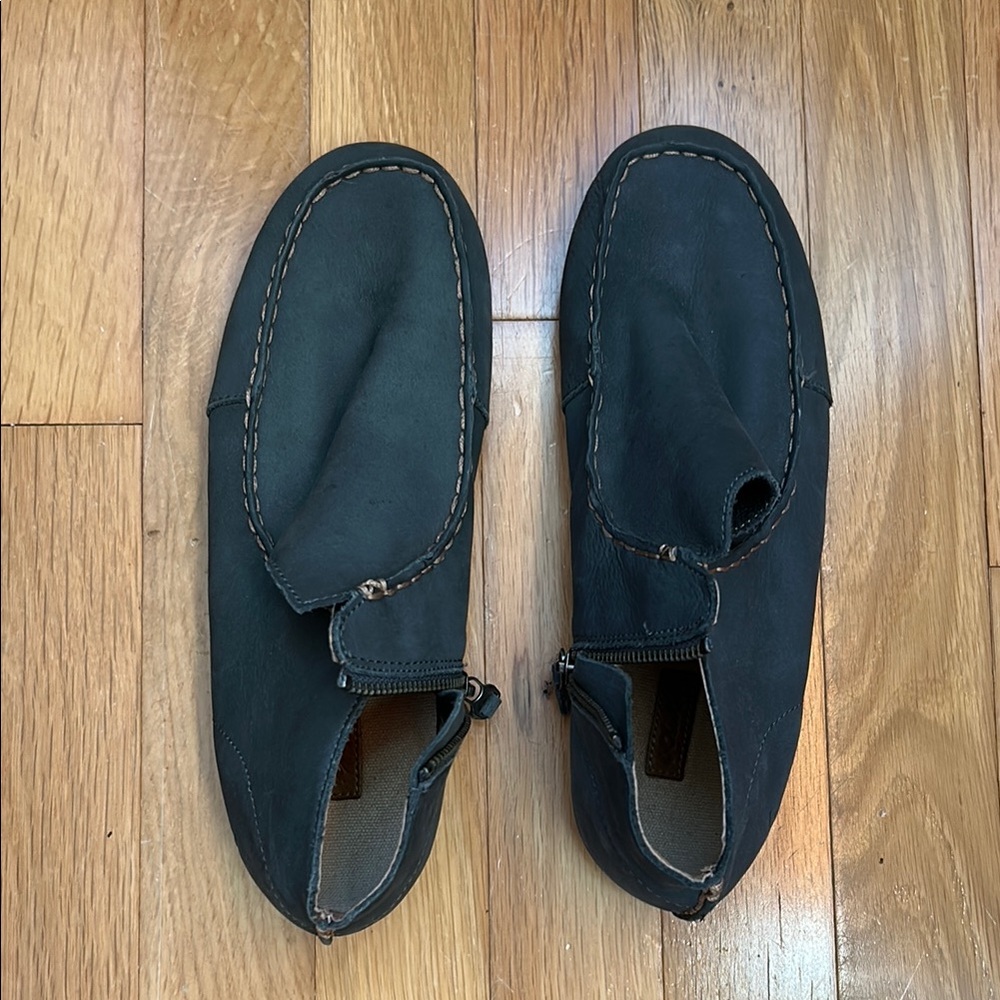OluKai Wali Nubuck Leather Bootie, Size 8, Grey Blue Color, Like New Condition